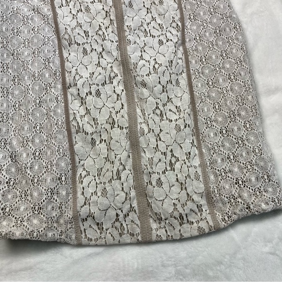 Maggy London Ivory Lace and Tan Bodycon Dress size 8 - Picture 4 of 7